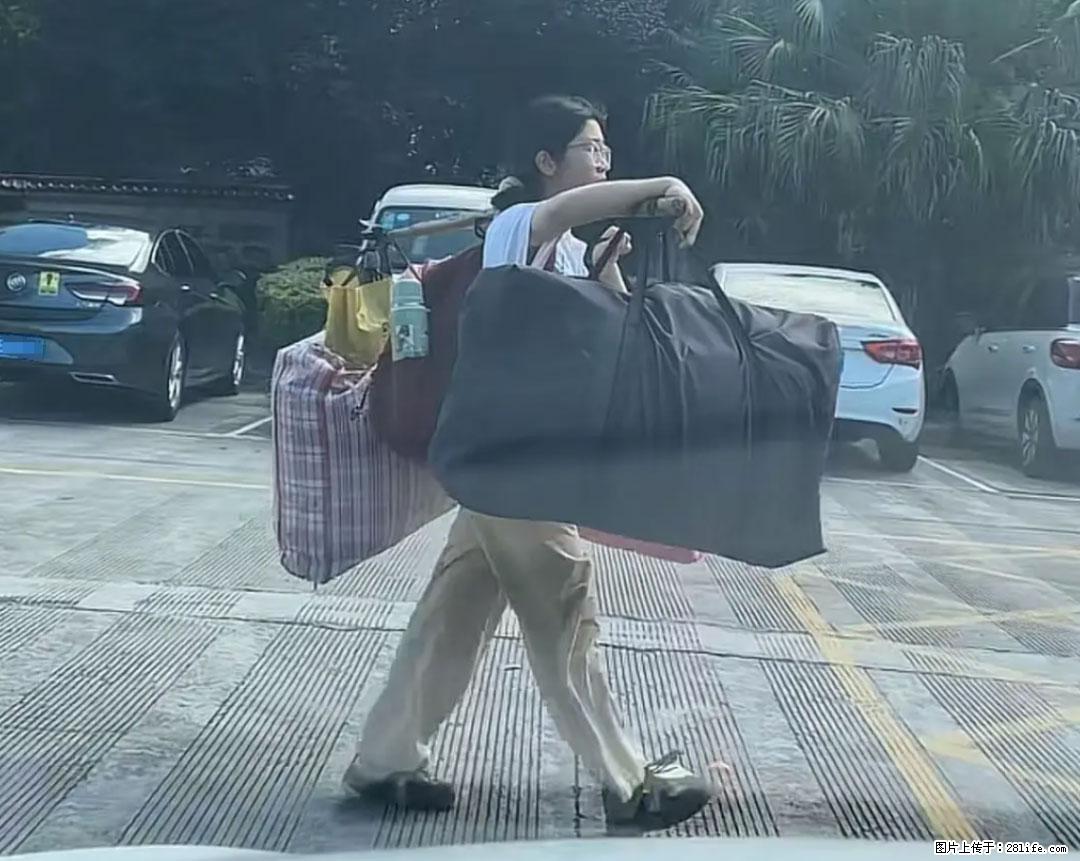 全网追的“扁担女孩”，找了一份暑假工，时薪12元 - 吐鲁番生活资讯 - 吐鲁番28生活网 tlf.28life.net